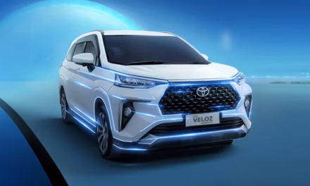 New Veloz Hybrid Toyota Tenang di Tengah Padatnya Jalan Bali