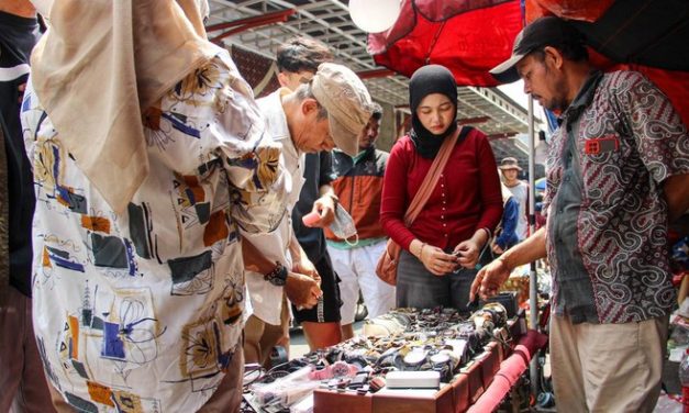 Pasar Loak Jatinegara Di Serbu Warga Di Akhir Pekan