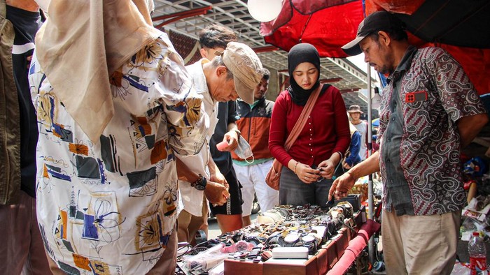 Pasar Loak Jatinegara Di Serbu Warga Di Akhir Pekan