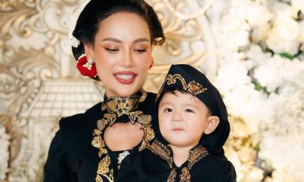 Tradisi Jawa Kental Di Tedak Siten Anak Erika Carlina