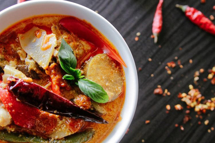 Hindari Gejala Asam Lambung: Batasi Makanan & Minuman