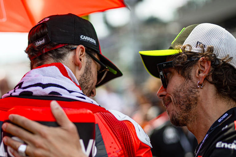 Tampil Gagah, Bagnaia Dan Rossi Hiasi Start MotoGP Austria 2025