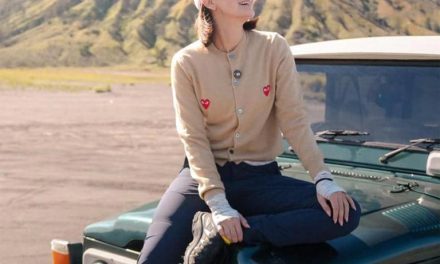 Luna Maya Menaklukkan Bromo: Jeep Ride Seru Keliling Savana