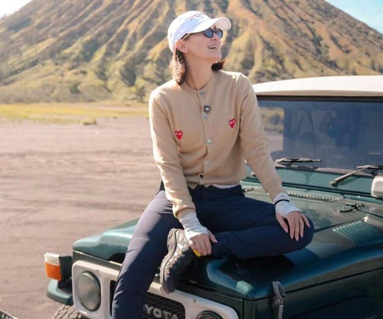 Luna Maya Menaklukkan Bromo: Jeep Ride Seru Keliling Savana
