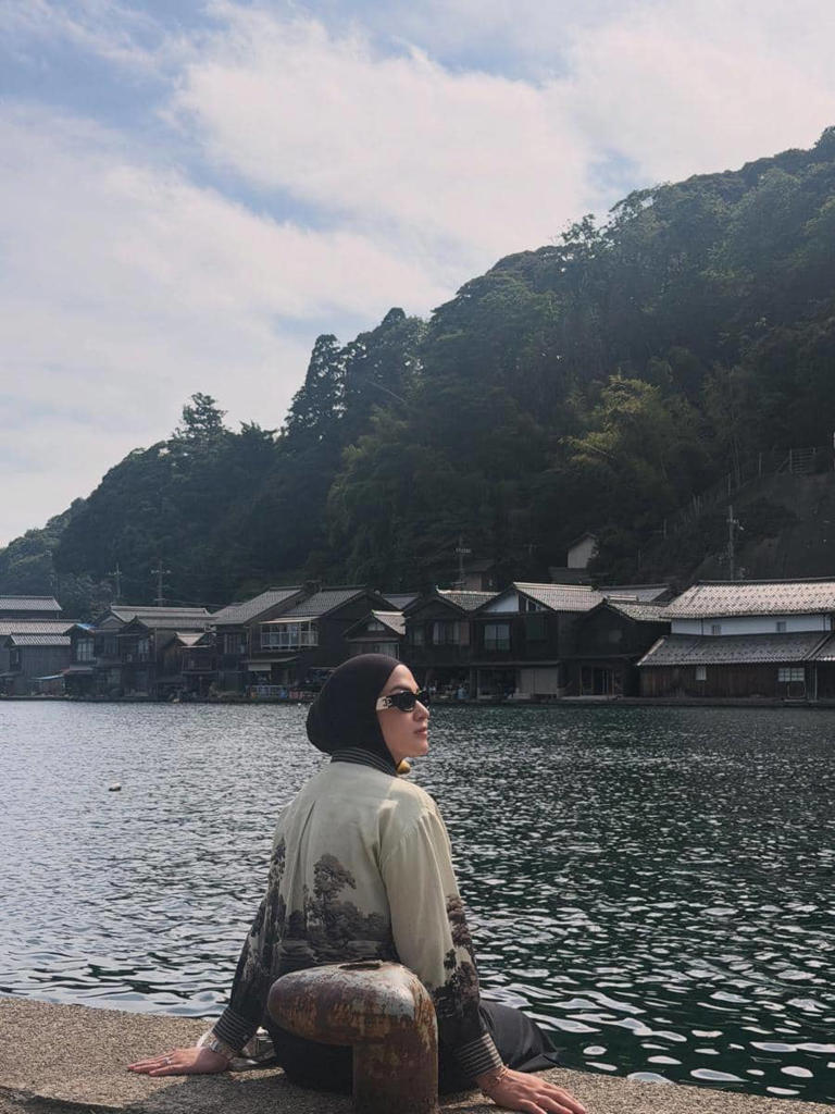 Liburan Estetik! Nina Zatulini Singgah Di Desa Perahu Kyoto