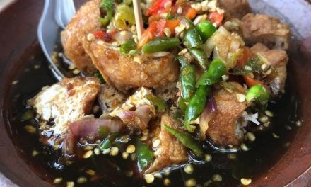 Bukan Jajanan Biasa! Tahu Gejrot Cita Rasa Pedas, Manis & Gurih