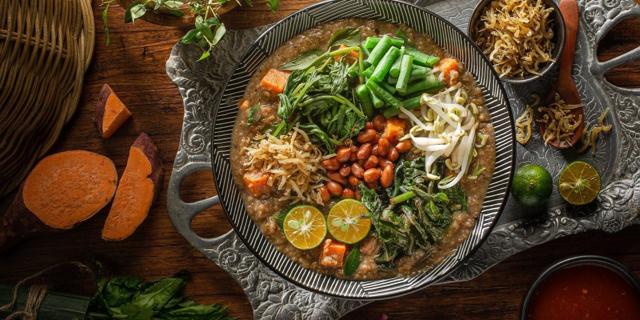 Kaya Rasa! Bubur Pedas Khas Melayu Dengan Aneka Sayuran