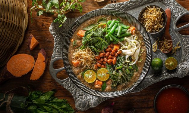 Kaya Rasa! Bubur Pedas Khas Melayu Dengan Aneka Sayuran