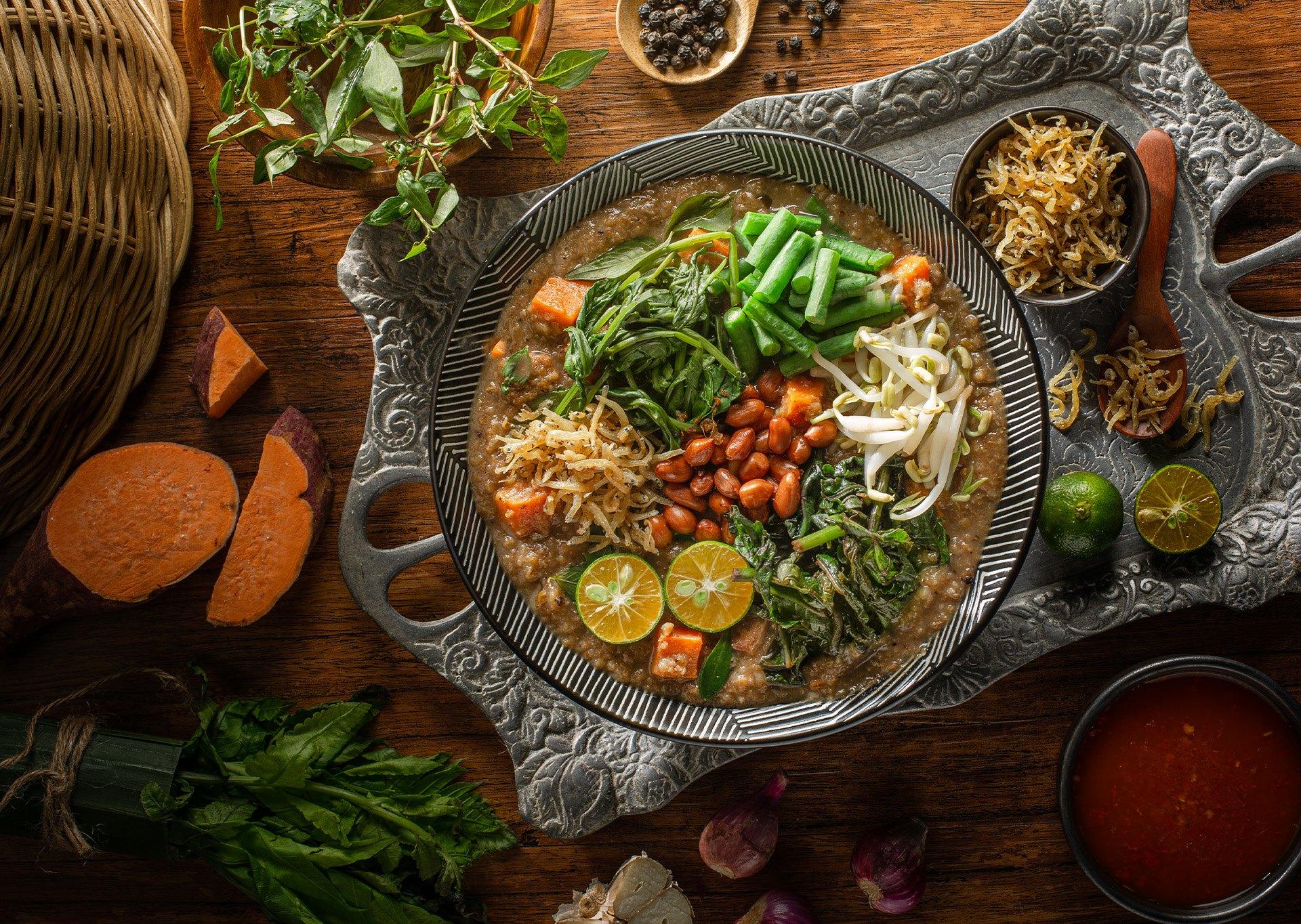 Kaya Rasa! Bubur Pedas Khas Melayu Dengan Aneka Sayuran
